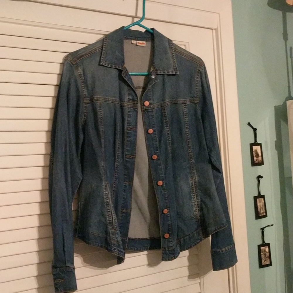 High end Light weight jean jacket - Picture 1 of 8